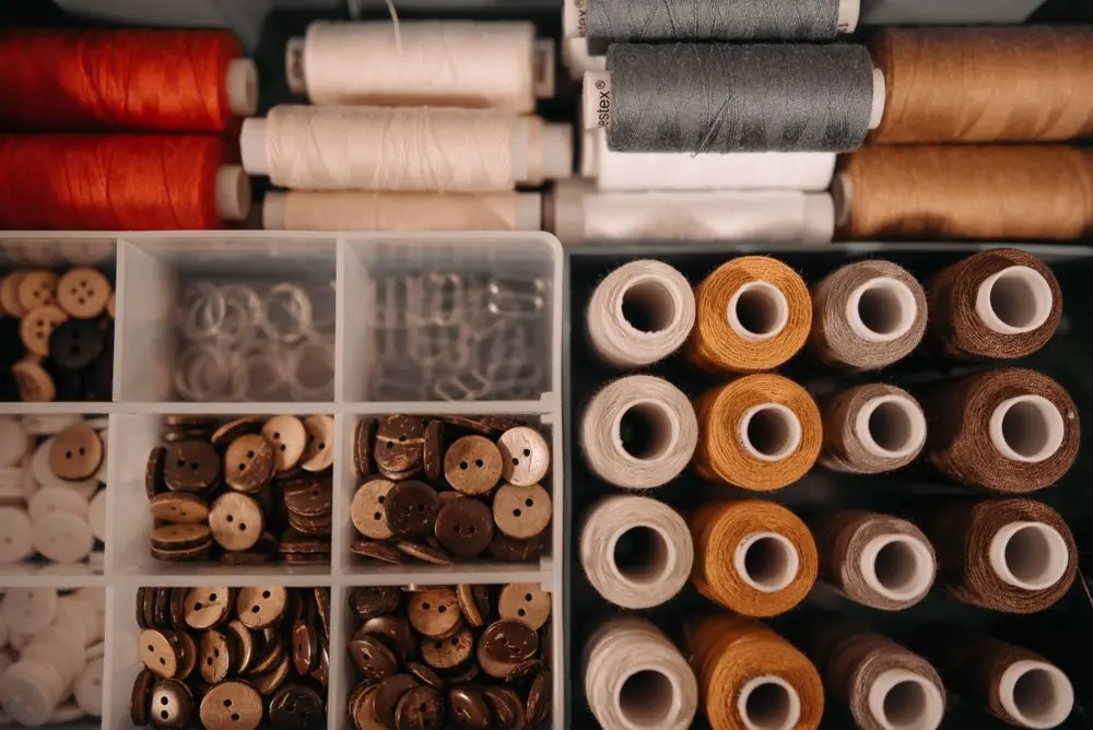 Kaksireikäinen mattapintainen pyökkipuunappi